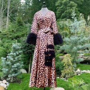 Catherine D’lish Beverly dressing gown